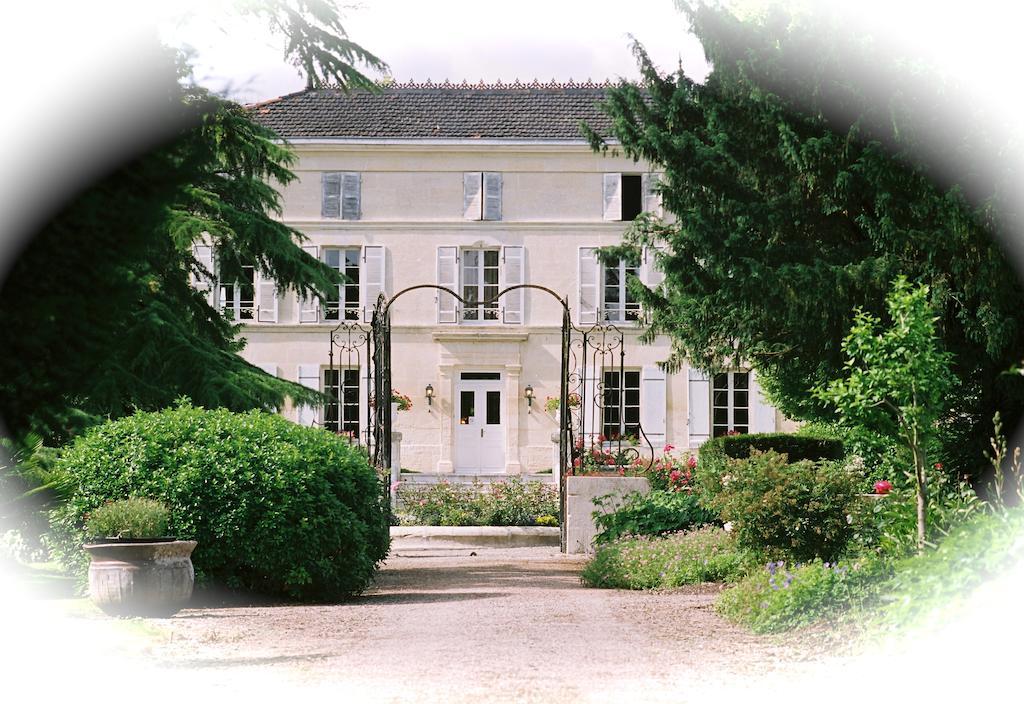 Chateau De Mesnac, Maison D Hote Et Gites Exterior photo
